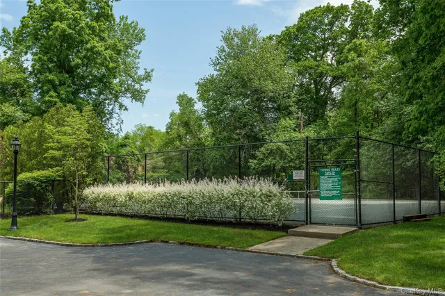 $1,649,000 | 52 Hyde Court, Manhasset, NY 11030