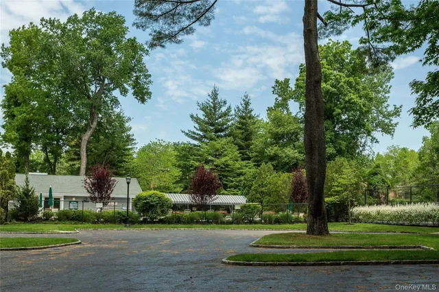 $1,649,000 | 52 Hyde Court, Manhasset, NY 11030