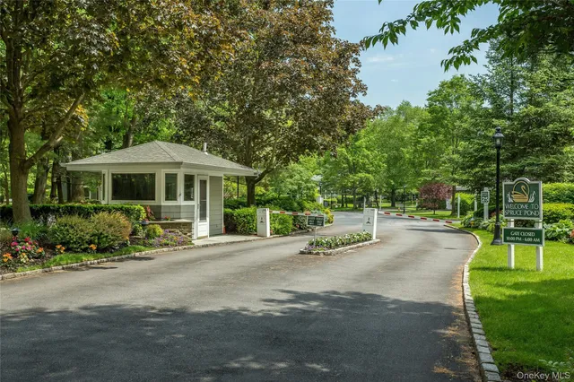 $1,649,000 | 52 Hyde Court, Manhasset, NY 11030