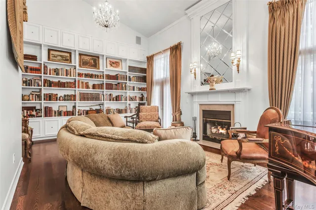 $1,649,000 | 52 Hyde Court, Manhasset, NY 11030