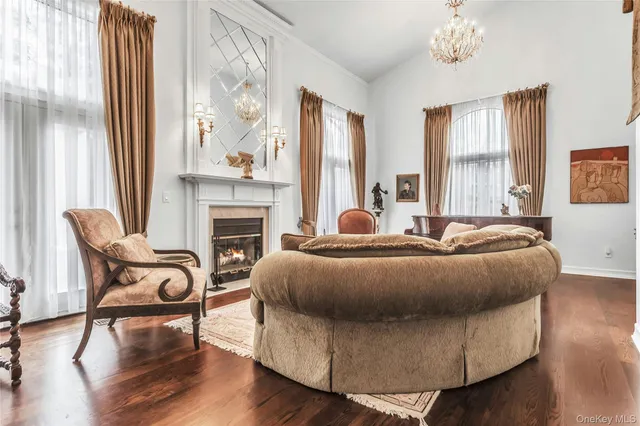 $1,649,000 | 52 Hyde Court, Manhasset, NY 11030