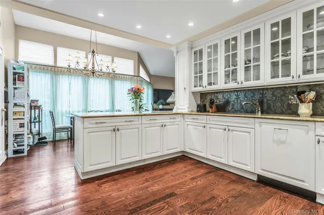 $1,649,000 | 52 Hyde Court, Manhasset, NY 11030