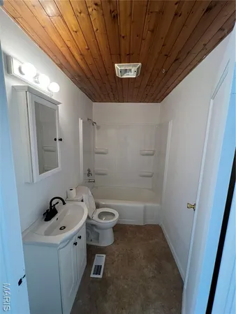 $199,000 | 101 South Hickory Street, Salem, MO 65560