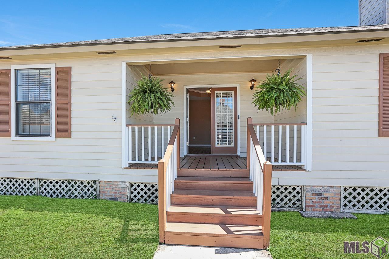 331 Edgehaven Drive Baton Rouge, LA 70810 - Photo 2 of 19 Cute Curb Appeal!