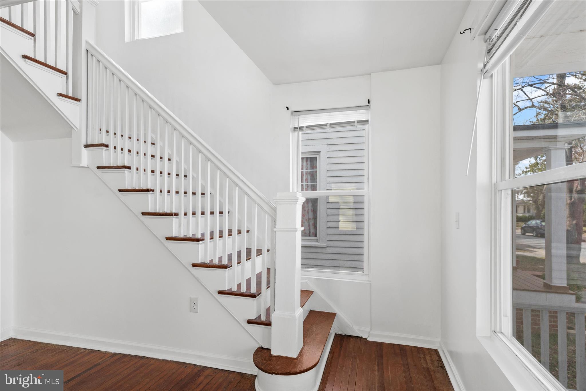 302 Hazel Avenue Salisbury, MD 21801 - Photo 5 of 37 Stairway