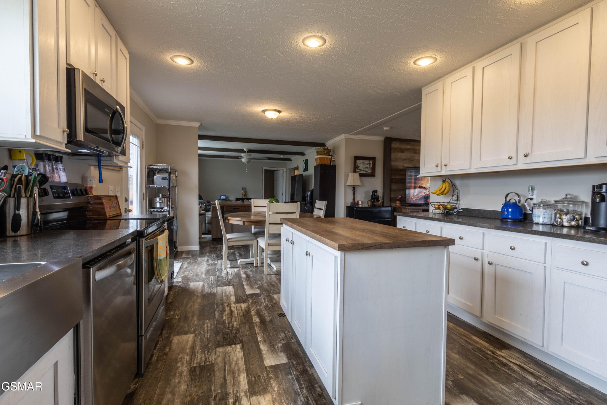 1165 Ballplay Road Madisonville, TN 37354 - Photo 15 of 34 a kitchen with lots of counter top space