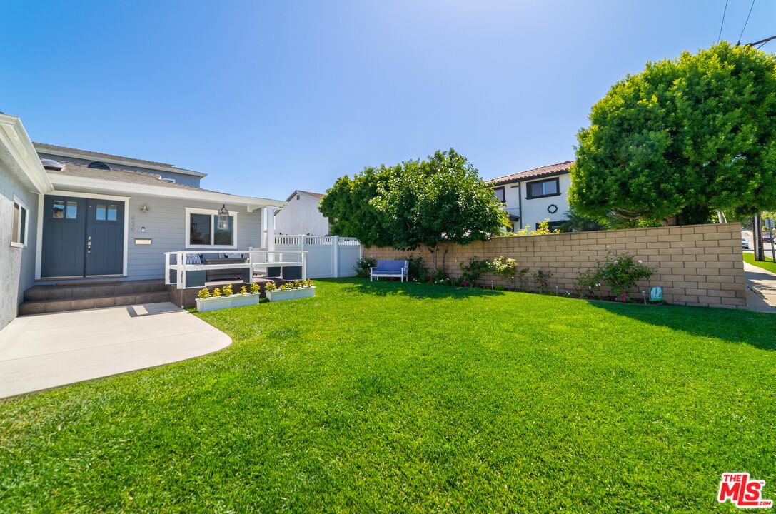 434 West Maple Avenue El Segundo, CA 90245 - Photo 2 of 26
