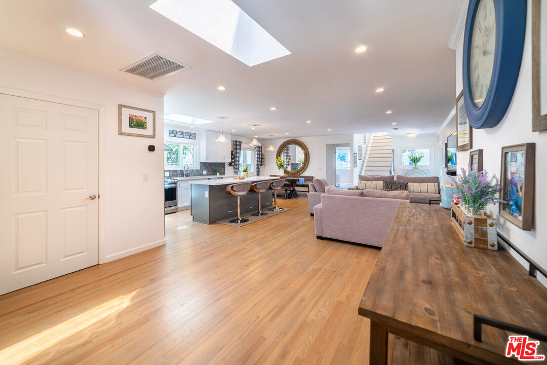 434 West Maple Avenue El Segundo, CA 90245 - Photo 4 of 26