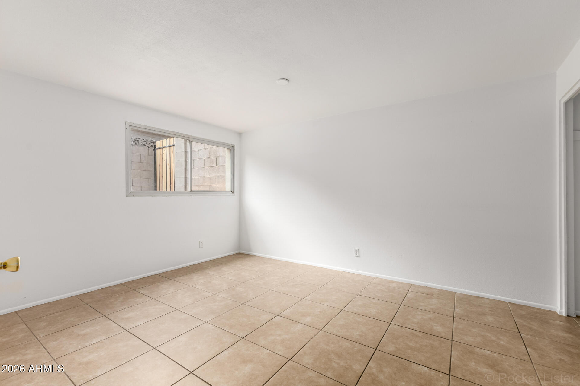 4617 South Grandview Avenue Tempe, AZ 85282 - Photo 15 of 31 a view of an empty room and window