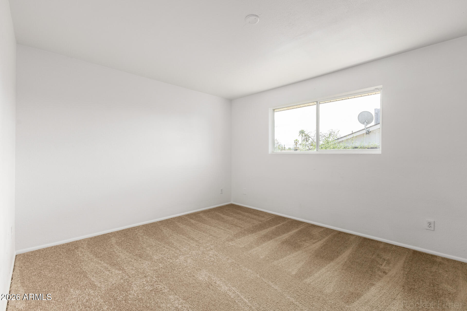 4617 South Grandview Avenue Tempe, AZ 85282 - Photo 20 of 31 an empty room with windows