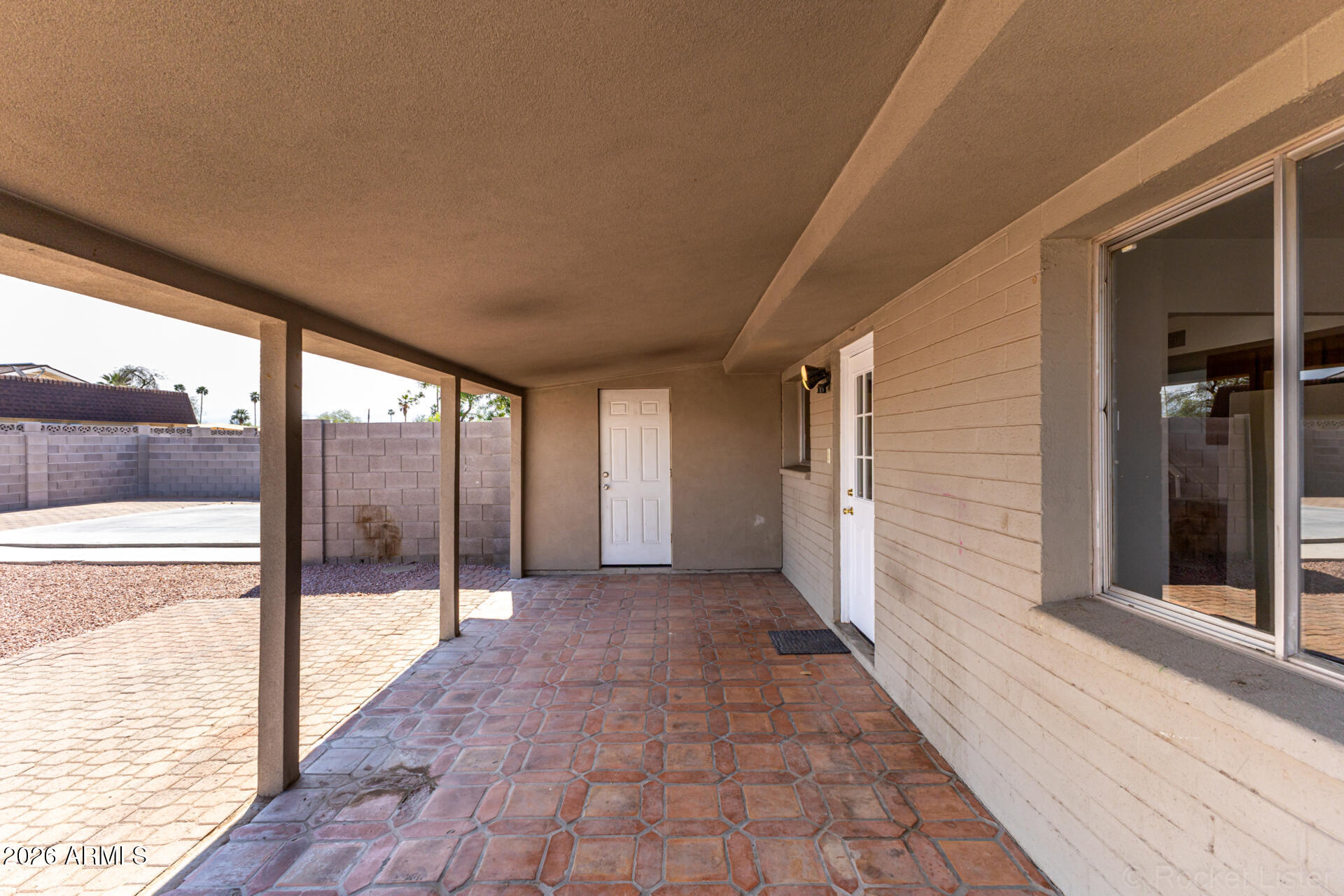 4617 South Grandview Avenue Tempe, AZ 85282 - Photo 25 of 31 a view of a room with a large window