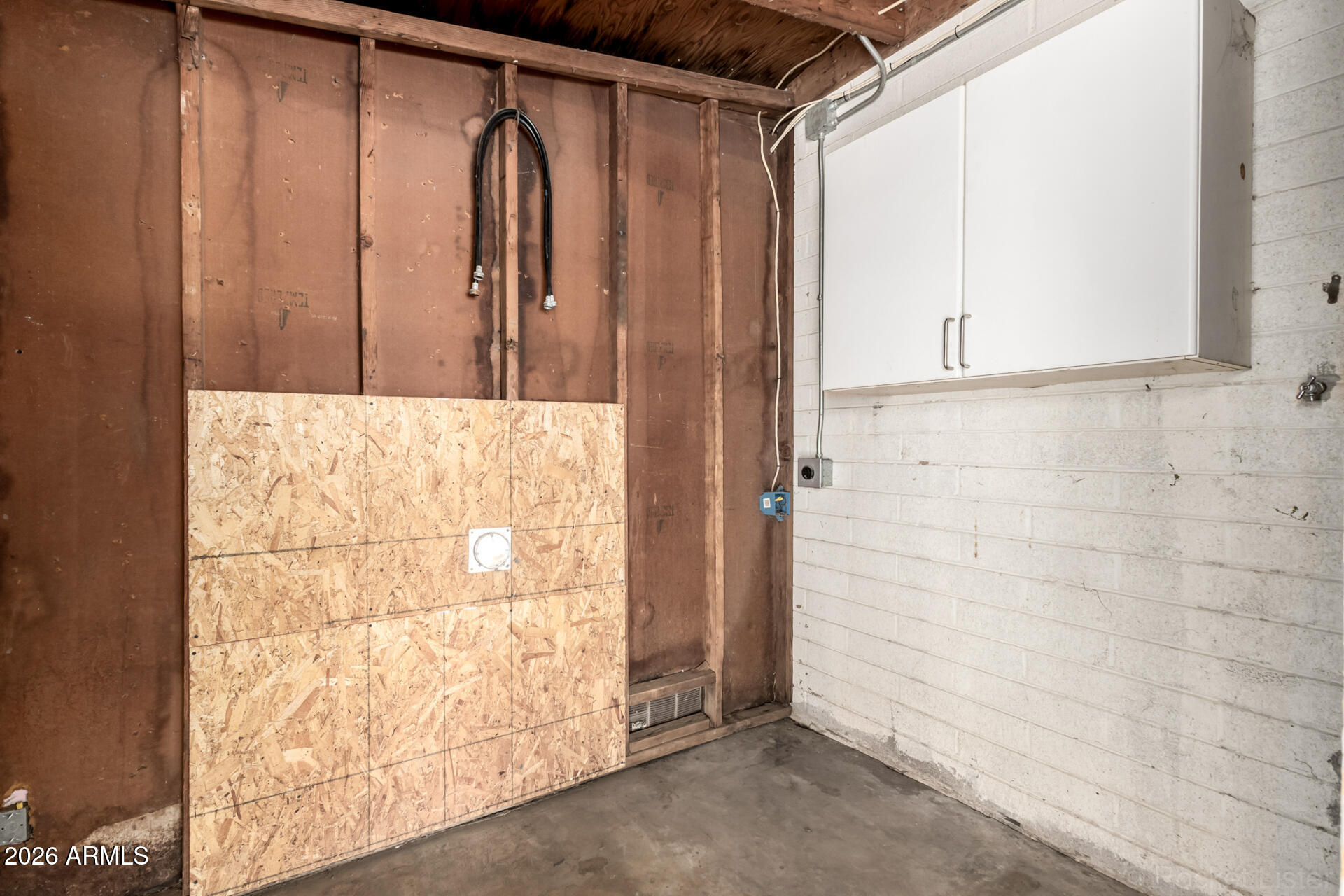 4617 South Grandview Avenue Tempe, AZ 85282 - Photo 26 of 31 a bathroom with a shower and a mirror