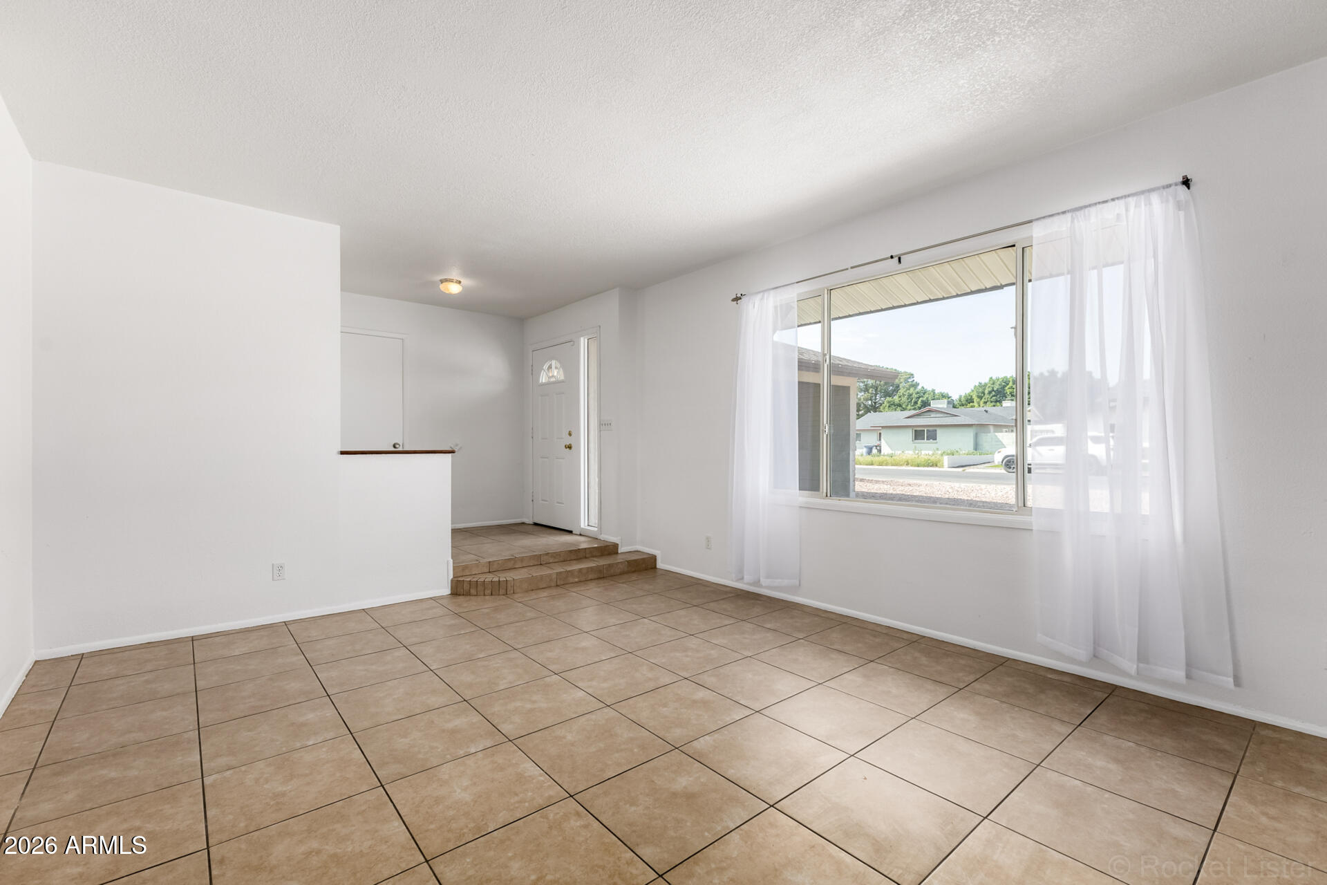 4617 South Grandview Avenue Tempe, AZ 85282 - Photo 7 of 31 an empty room with windows