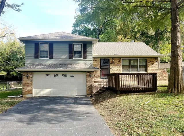 $375,000 | 5007 Outlook Street, Mission, KS 66202