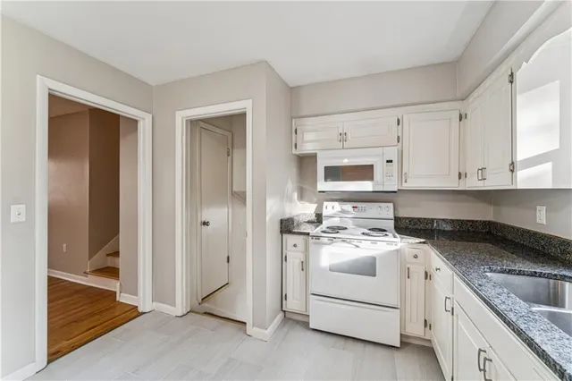 $375,000 | 5007 Outlook Street, Mission, KS 66202