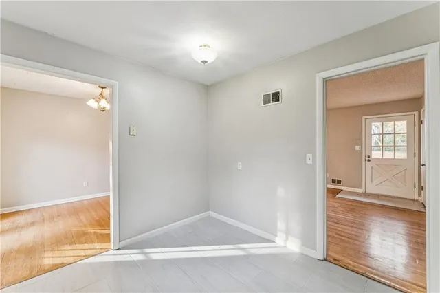 $375,000 | 5007 Outlook Street, Mission, KS 66202