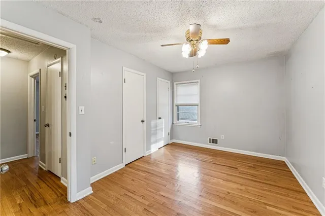 $375,000 | 5007 Outlook Street, Mission, KS 66202