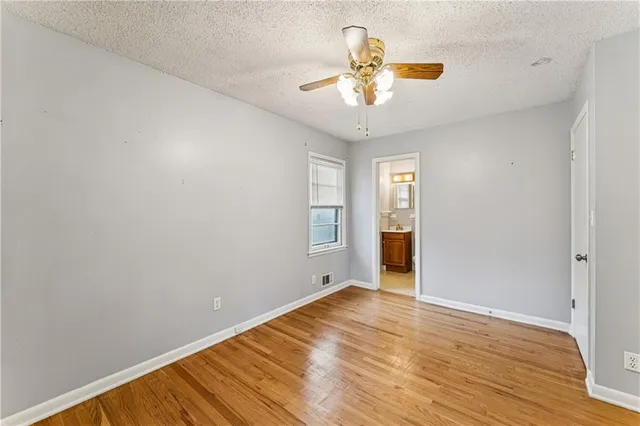 $375,000 | 5007 Outlook Street, Mission, KS 66202