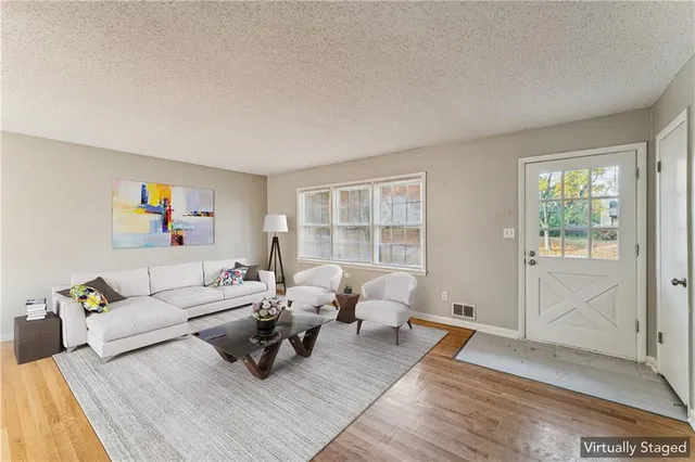 $375,000 | 5007 Outlook Street, Mission, KS 66202