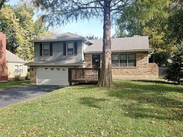 $375,000 | 5007 Outlook Street, Mission, KS 66202