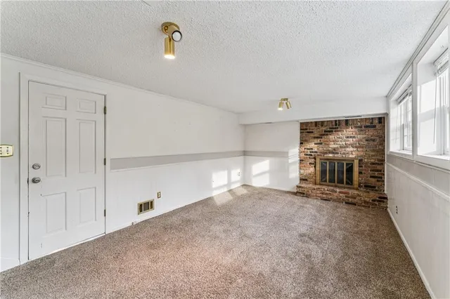 $375,000 | 5007 Outlook Street, Mission, KS 66202