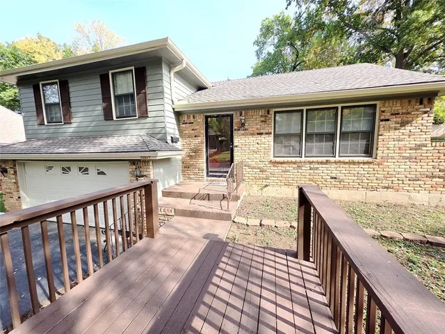 $375,000 | 5007 Outlook Street, Mission, KS 66202