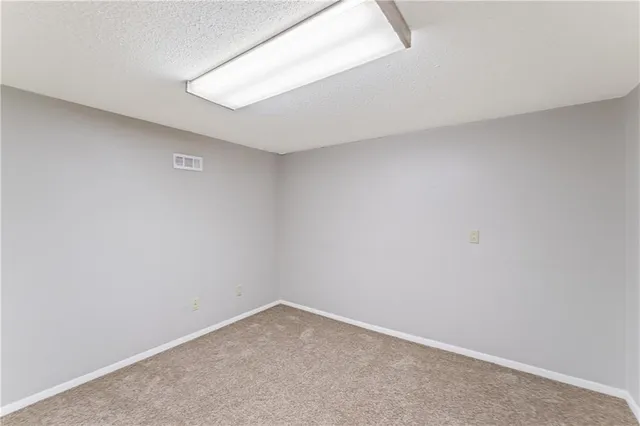 $375,000 | 5007 Outlook Street, Mission, KS 66202