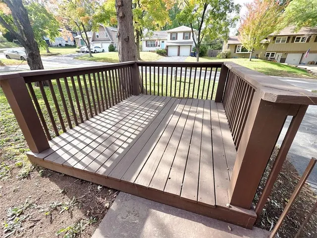 $375,000 | 5007 Outlook Street, Mission, KS 66202