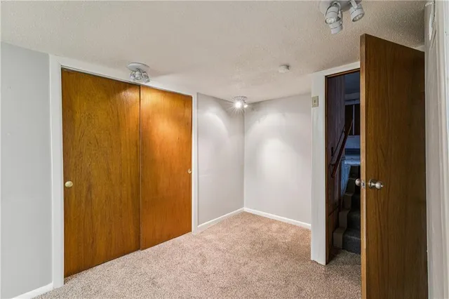 $375,000 | 5007 Outlook Street, Mission, KS 66202