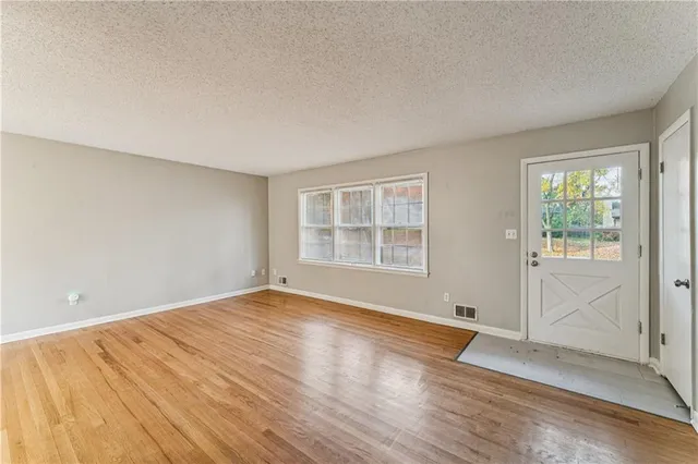 $375,000 | 5007 Outlook Street, Mission, KS 66202