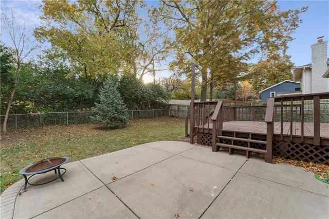 $375,000 | 5007 Outlook Street, Mission, KS 66202