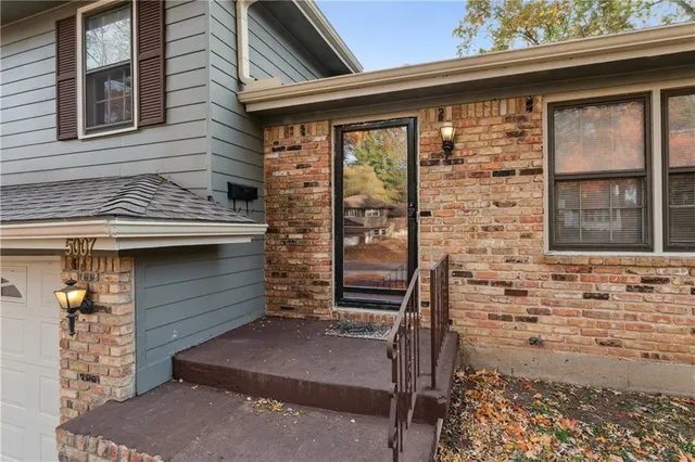 $375,000 | 5007 Outlook Street, Mission, KS 66202