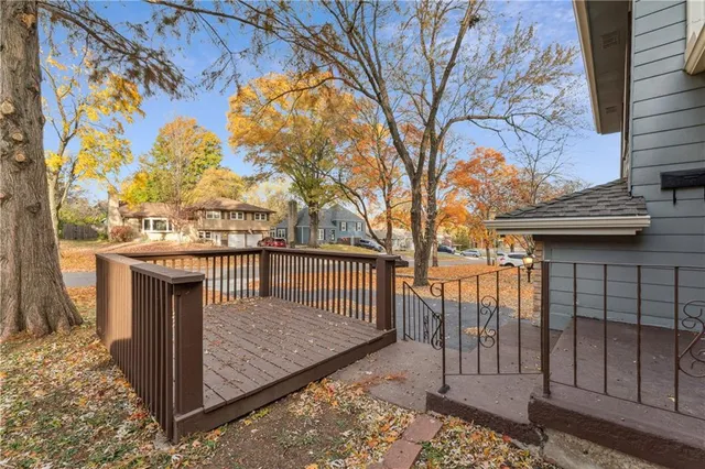 $375,000 | 5007 Outlook Street, Mission, KS 66202