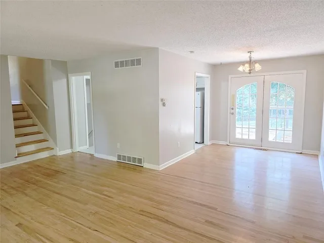 $375,000 | 5007 Outlook Street, Mission, KS 66202