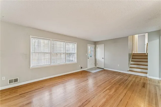 $375,000 | 5007 Outlook Street, Mission, KS 66202