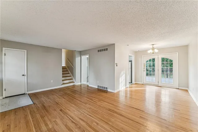 $375,000 | 5007 Outlook Street, Mission, KS 66202