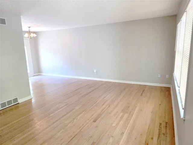 $375,000 | 5007 Outlook Street, Mission, KS 66202