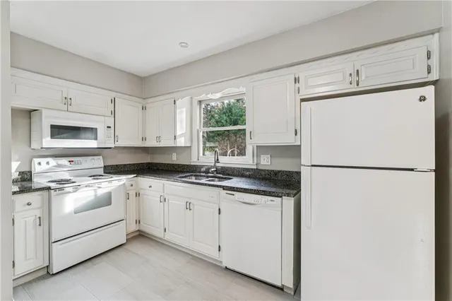 $375,000 | 5007 Outlook Street, Mission, KS 66202