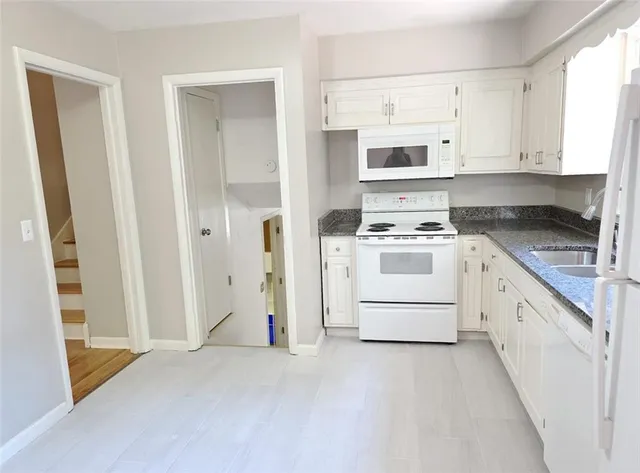 $375,000 | 5007 Outlook Street, Mission, KS 66202