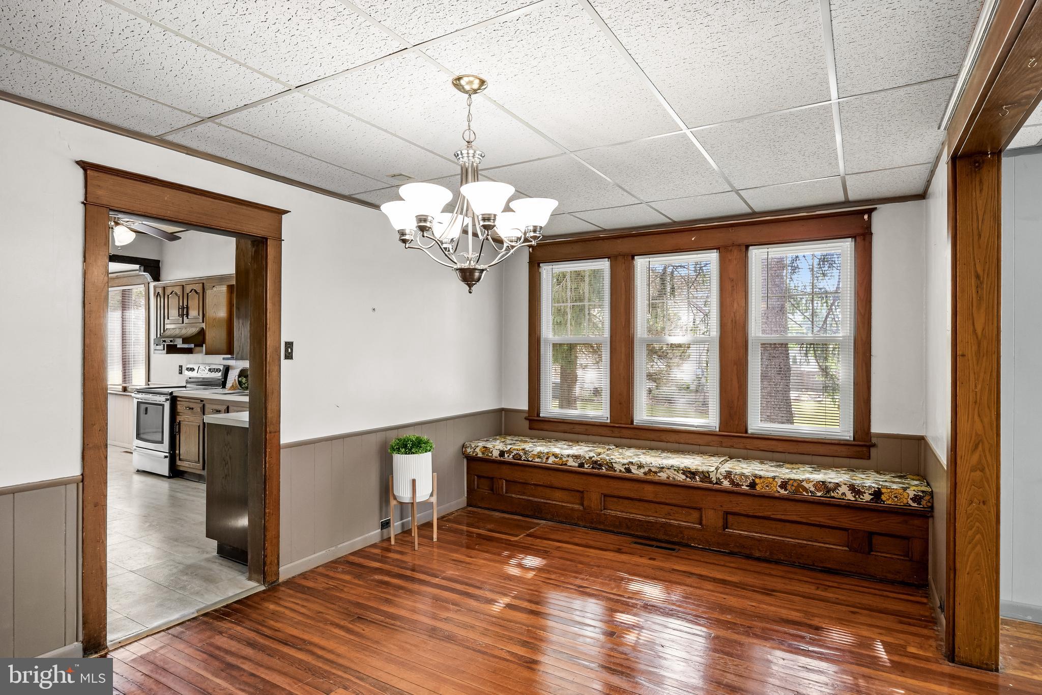 127 Hurffville Grenloch Road Sewell, NJ 08080 - Photo 6 of 30 Spacious dining with bay window benches