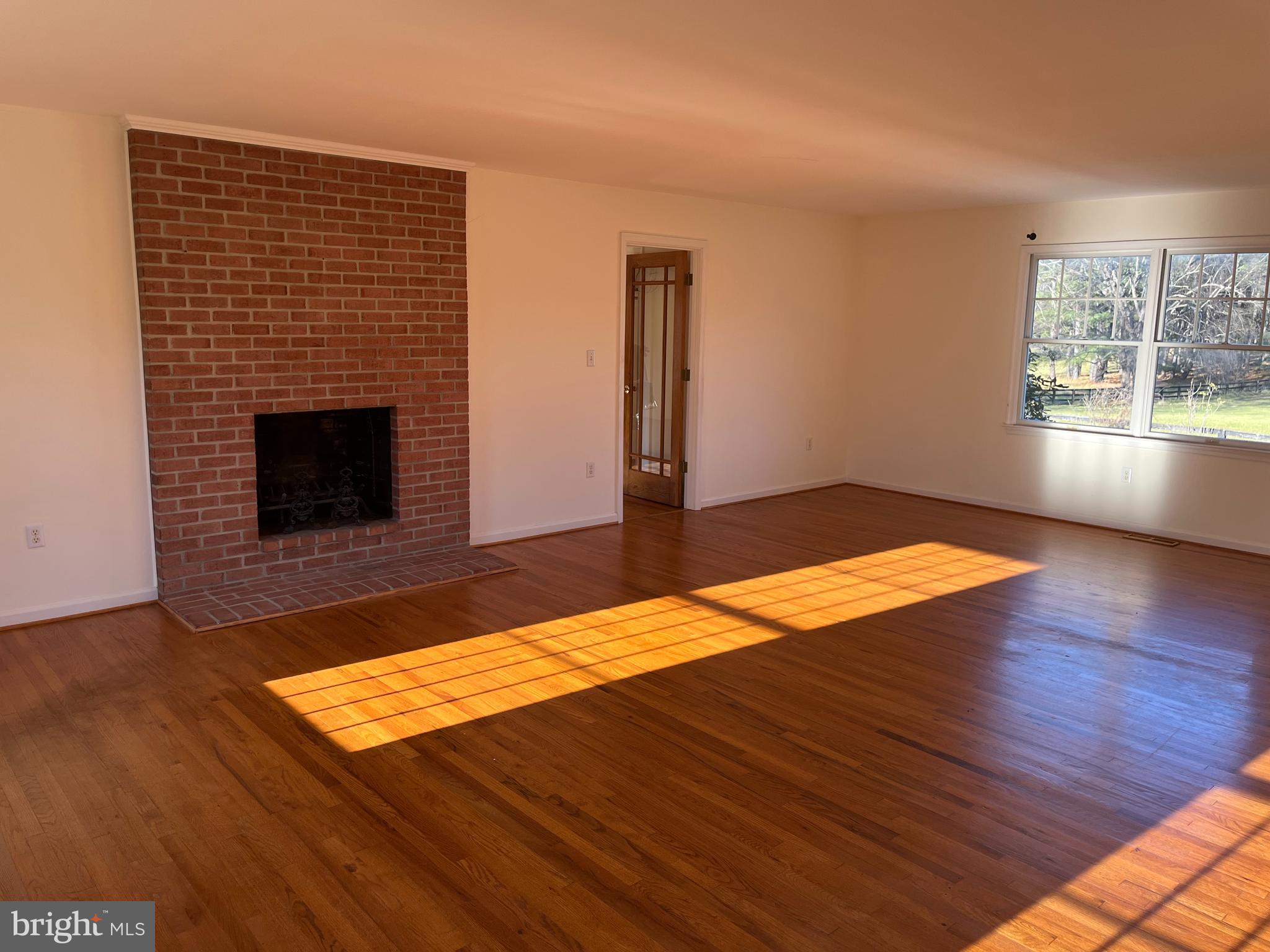 37030 North Fork Road Purcellville, VA 20132 - Photo 2 of 11