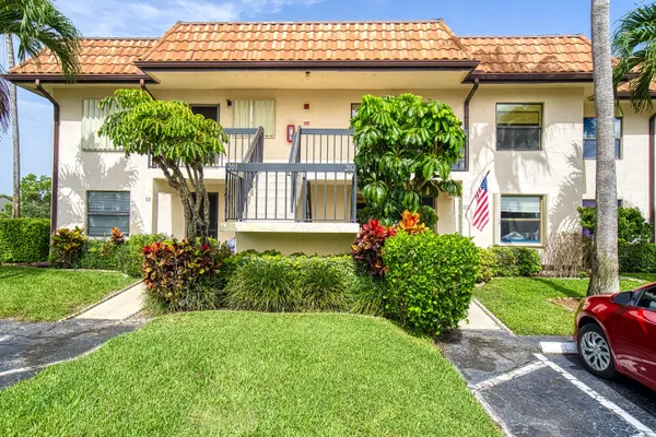 $159,900 | 7257 Golf Colony Court, Unit 202, Lake Worth, FL 33467