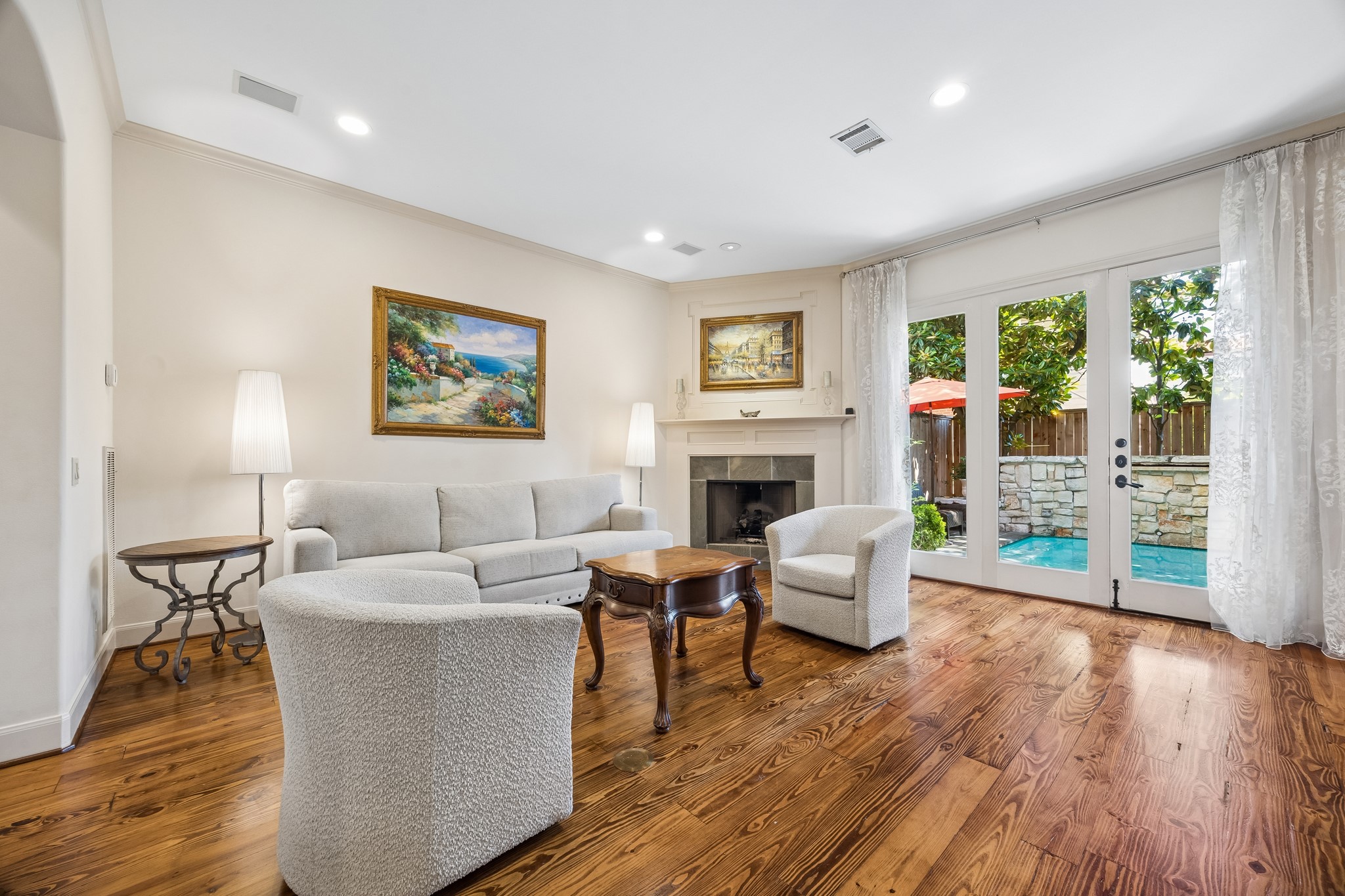 2207 Dunraven Lane Houston, TX 77019 - Photo 5 of 33 Over-sized living area