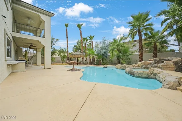 $808,800 | 10 Gulf Pines Avenue, Las Vegas, NV 89148