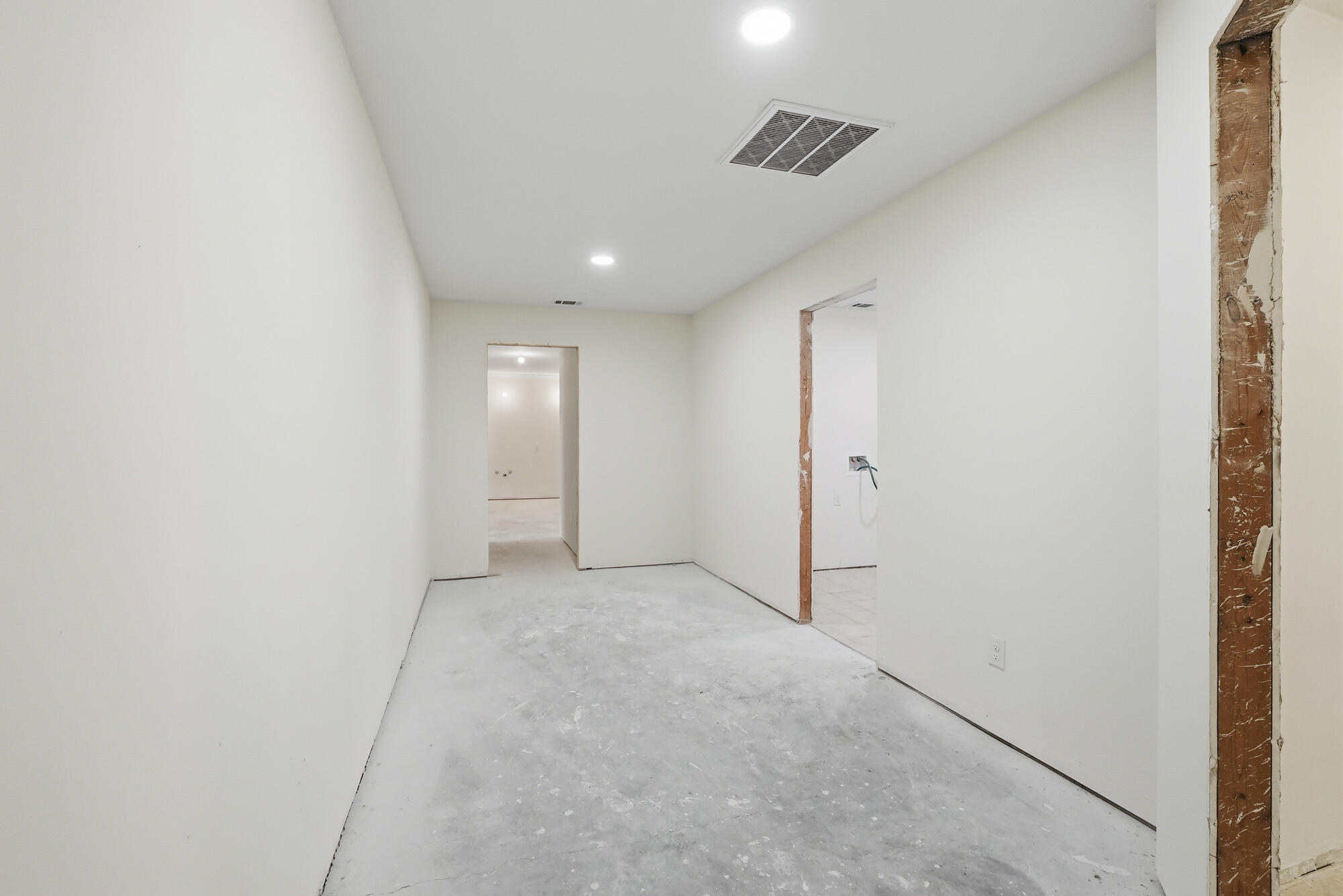 680 Mallet Bayou Road Freeport, FL 32439 - Photo 38 of 76 Hallway