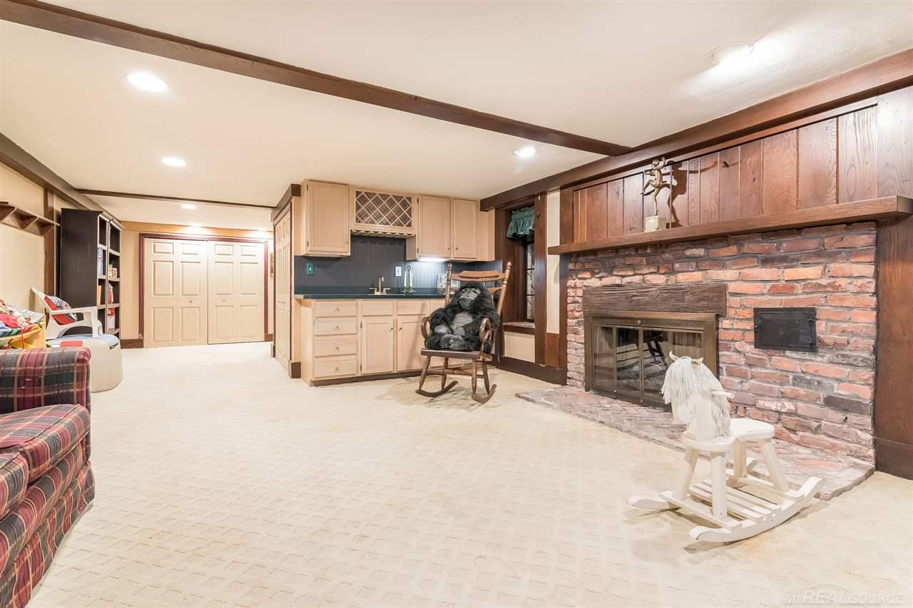 621 South Oxford Road Grosse Pointe Woods, MI 48236 - Photo 45 of 57
