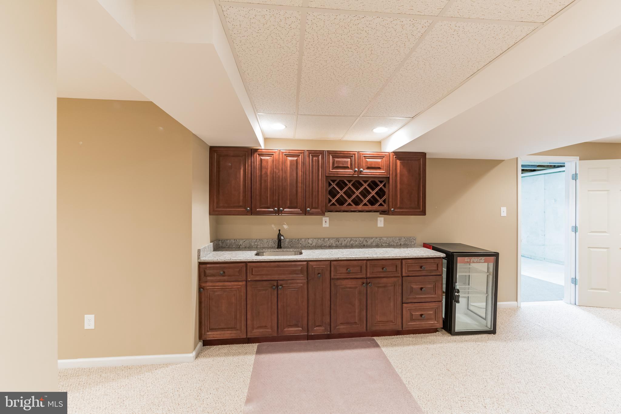 39 Brentwood Road Upper Chichester, PA 19061 - Photo 29 of 40 Wet bar
