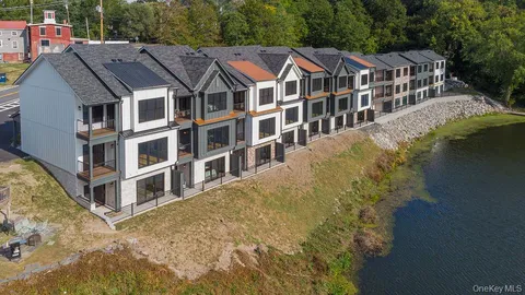 $895,000 | 4 Icehouse Drive, Saugerties, NY 12477