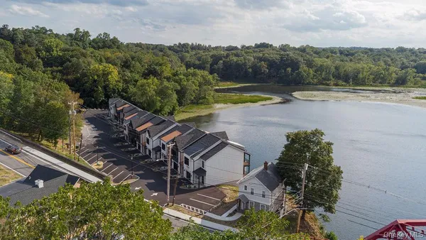 $895,000 | 4 Icehouse Drive, Saugerties, NY 12477