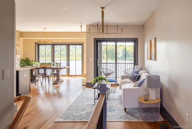 $895,000 | 4 Icehouse Drive, Saugerties, NY 12477